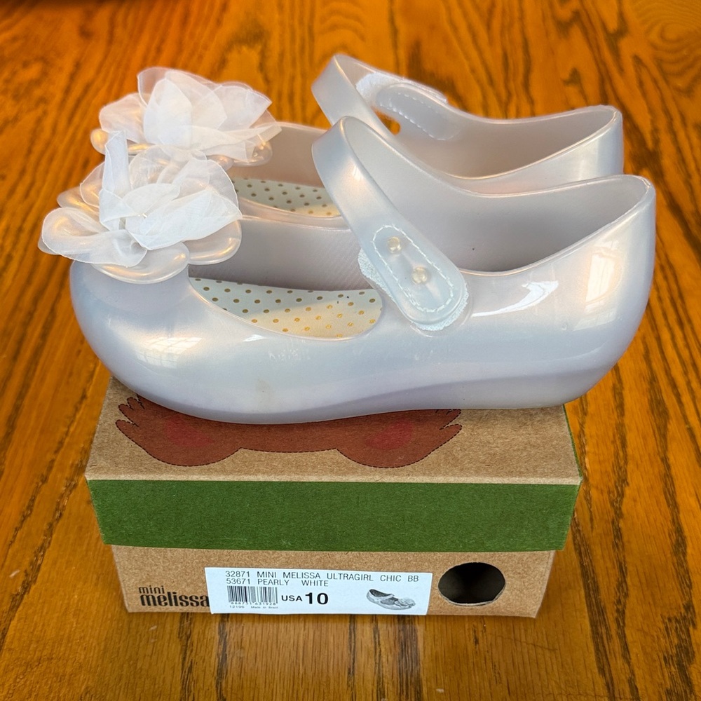 Mini Melissa Girls Size 10 Pearly White Shoes with Floral Accent - Picture 2 of 5